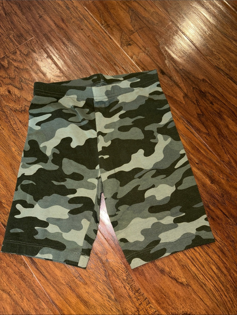 Old Navy Olive & Sage Camo Bike Shorts Youth M